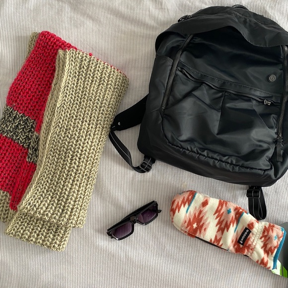 Roots Colour-Block Chunky Knit Infinity Scarf - Picture 5 of 12